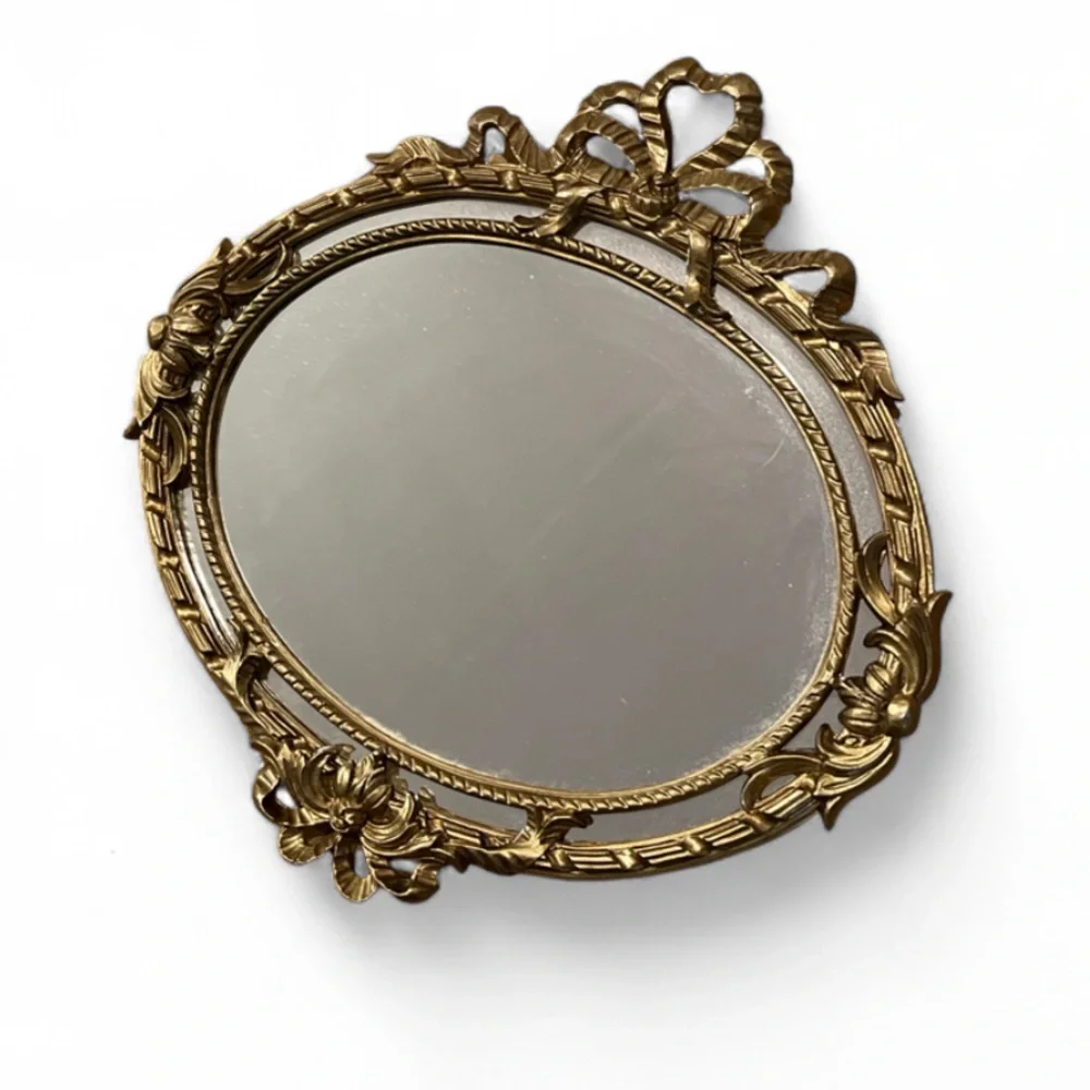 VINTAGE VICTORIAN OVAL MIRROR MADE IN ITALY